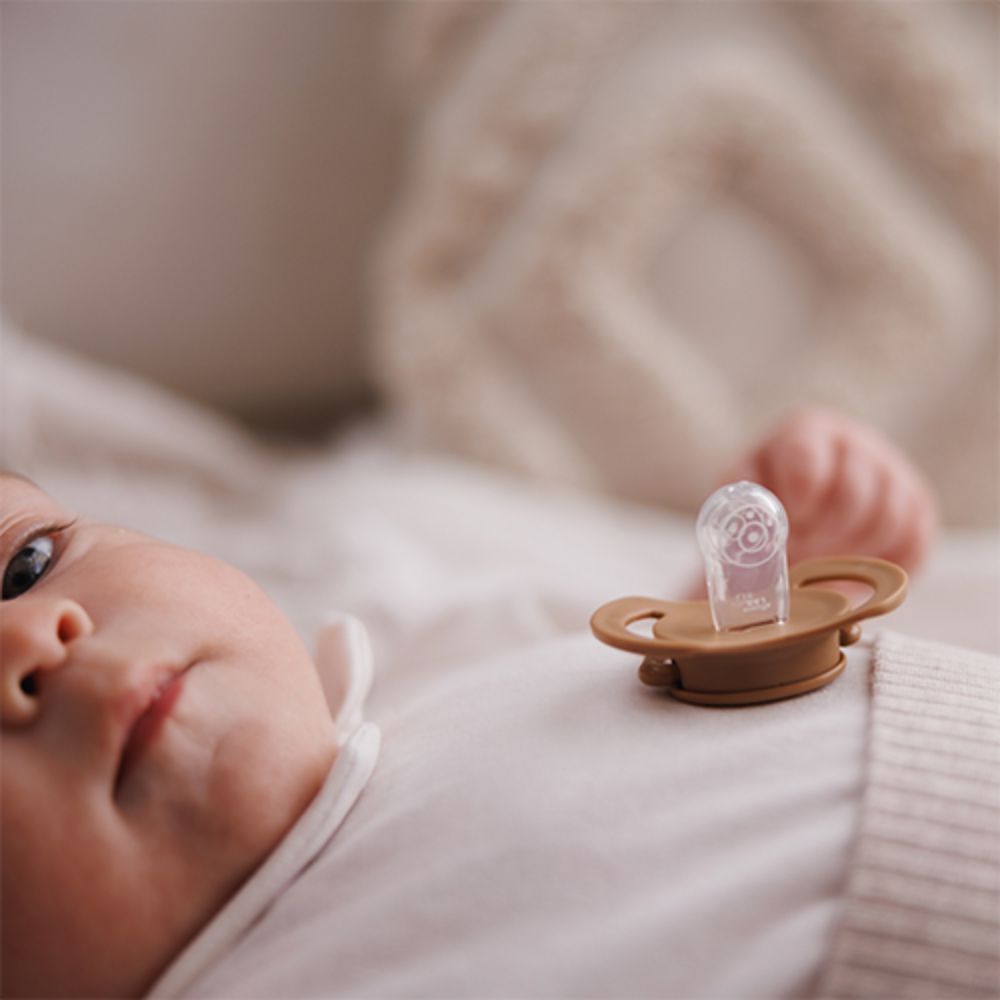 BabyOno Ortodontska simetrična duda GLOW 0-6 mj, 2 kom