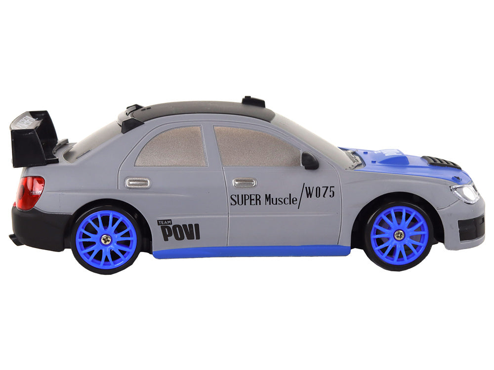 Sportski automobil na daljinsko upravljanje R/C 1:24 sa zamjenjivim kotačima - sivo/plavi