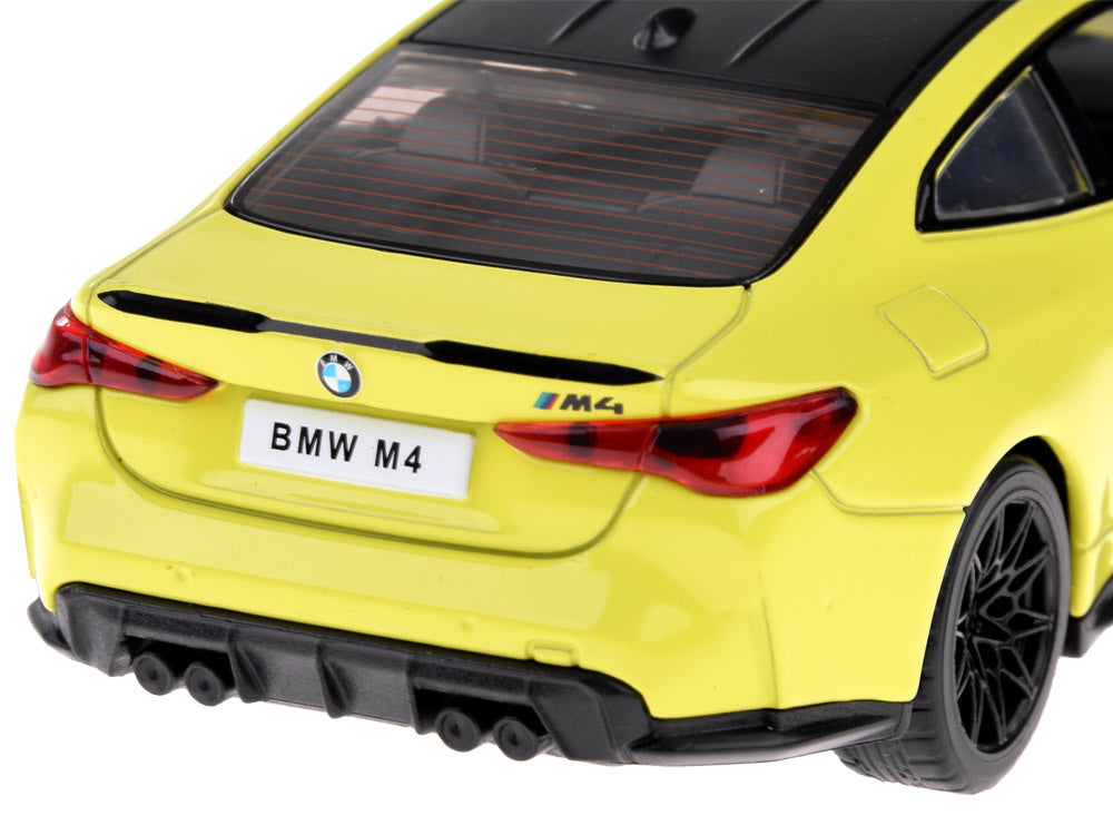 Metalni BMW M4 1:32 s efektima