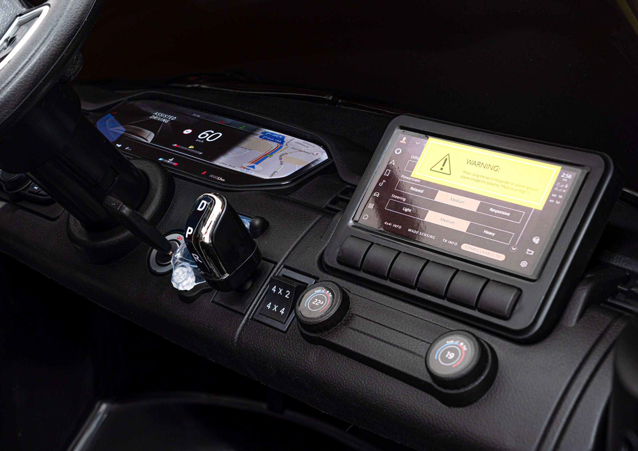 Licencirani auto na akumulator Range Rover SUV Lift 4x4 - DVOSJED - crni