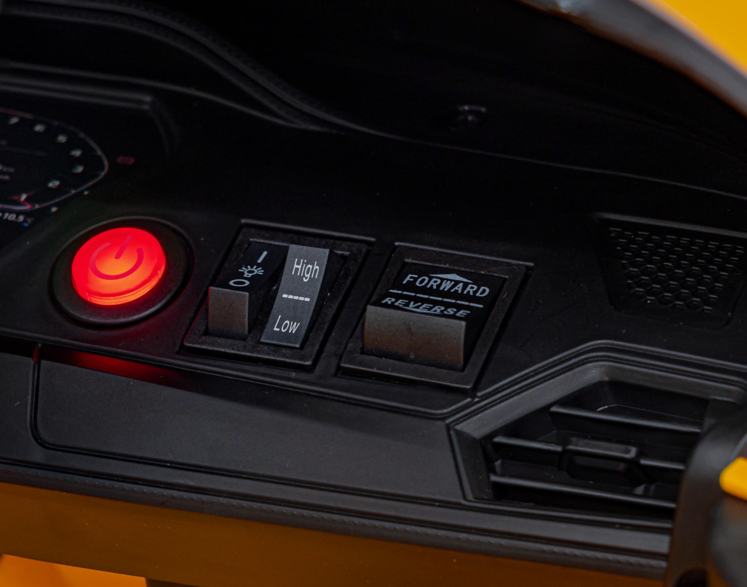 Licencirani auto na akumulator BMW M4 - žuti