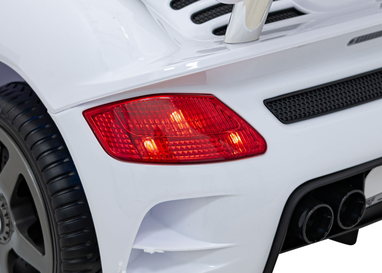 Licencirani auto na akumulator RUF CTR3 - bijeli