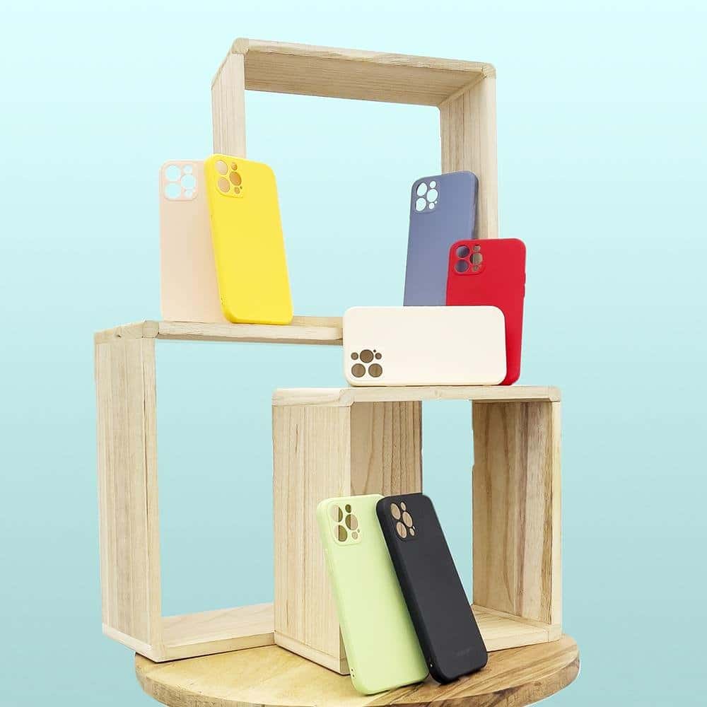 Wozinsky Color Case silikonska fleksibilna izdržljiva maska za iPhone 12 Pro crvena