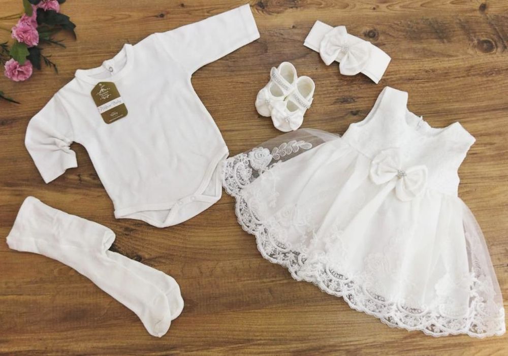 Set bebi u kutiji 5/1 haljina, bodi, traka, štrampice, cipelice, bijeli, vel. 68/74